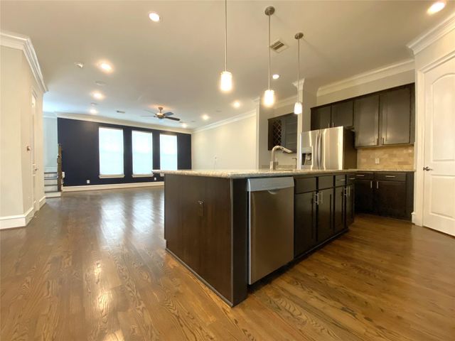 5226 Kiam Street 1010, Houston, TX 77007