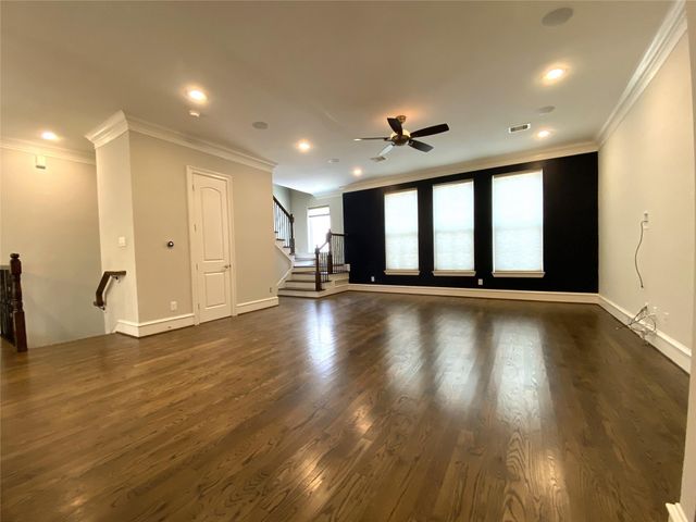 5226 Kiam Street 1010, Houston, TX 77007