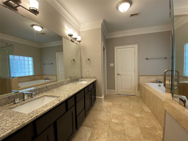 5226 Kiam Street 1010, Houston, TX 77007