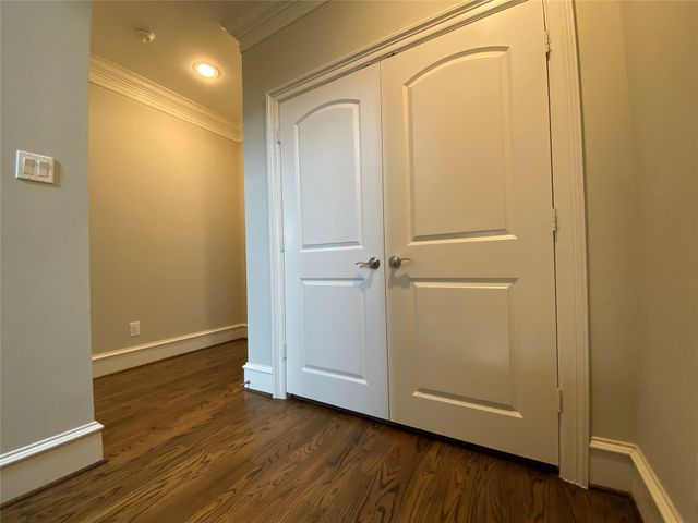 5226 Kiam Street 1010, Houston, TX 77007