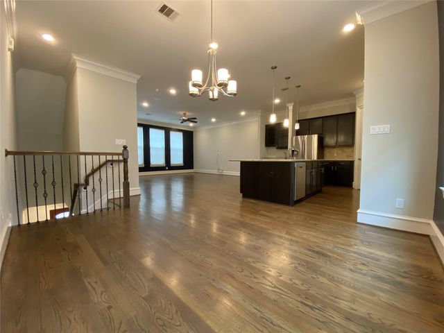 5226 Kiam Street 1010, Houston, TX 77007