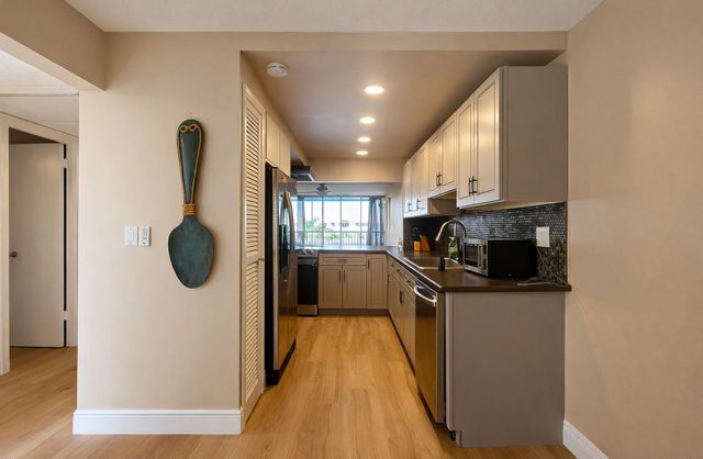 6 Royal Palm Way 310, Boca Raton, FL 33432