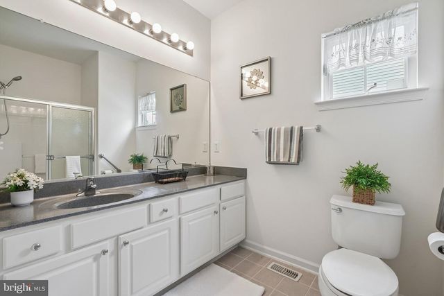 5 CHARLES CIR, Delanco, NJ 08075