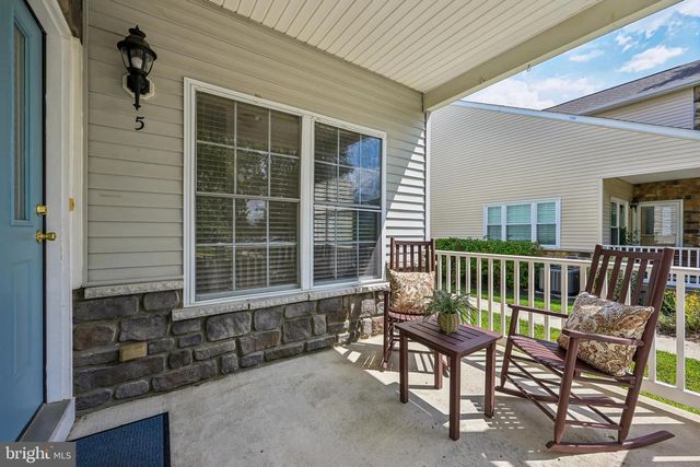 5 CHARLES CIR, Delanco, NJ 08075