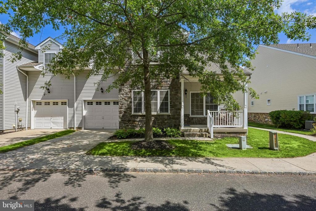 5 CHARLES CIR, Delanco, NJ 08075