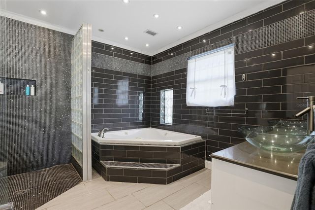 3827 SUGAR LANE, Sarasota, FL 34235