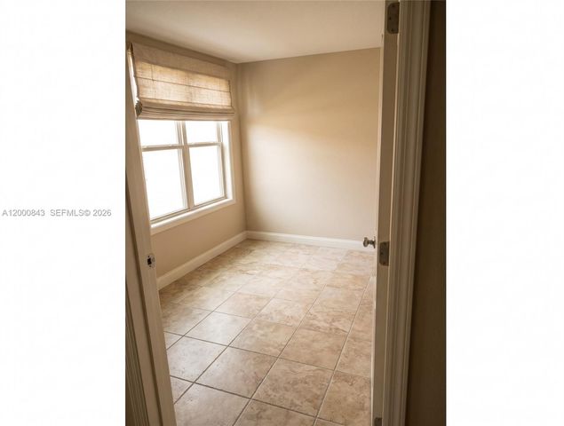 4581 W Mcnab Road 28, Pompano Beach, FL 33069