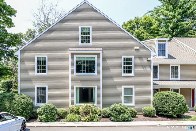 56 Portland Avenue 3, Redding, CT 06896