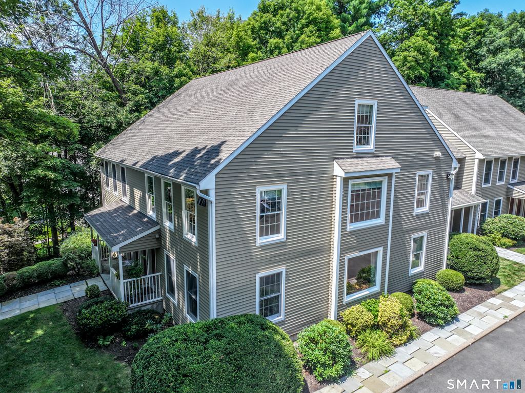 56 Portland Avenue 3, Redding, CT 06896