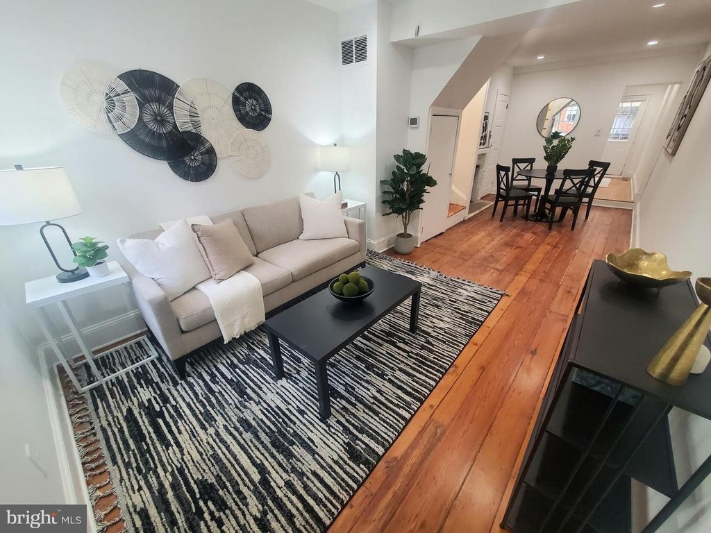 Image 2 of property listing at 29 E HENRIETTA ST, Baltimore, MD 21230