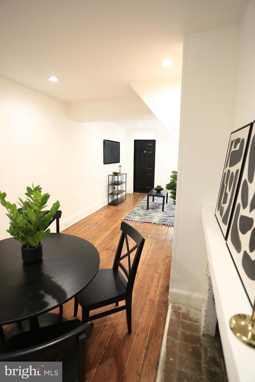 Image 4 of property listing at 29 E HENRIETTA ST, Baltimore, MD 21230