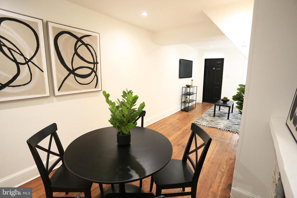 Image 5 of property listing at 29 E HENRIETTA ST, Baltimore, MD 21230