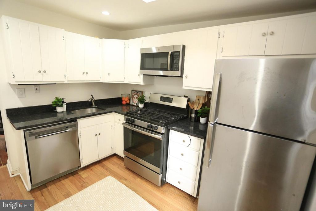 Image 8 of property listing at 29 E HENRIETTA ST, Baltimore, MD 21230