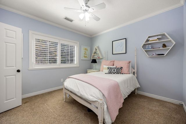 31 Lenox Hill Court, The Woodlands, TX 77382