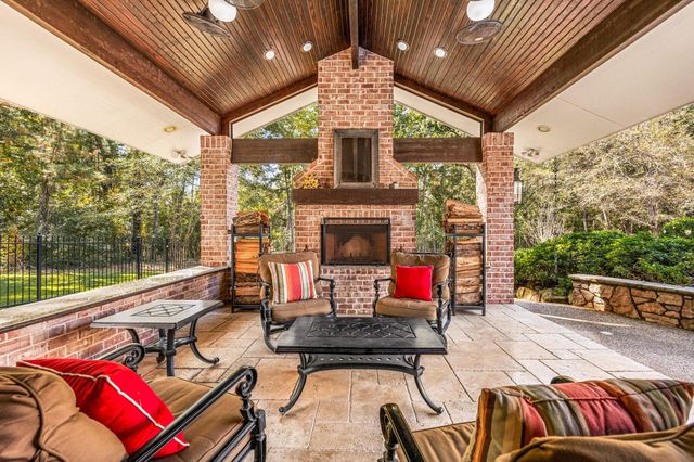 31 Lenox Hill Court, The Woodlands, TX 77382