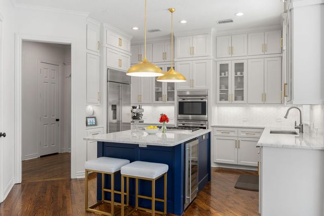 31 Lenox Hill Court, The Woodlands, TX 77382