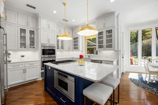 31 Lenox Hill Court, The Woodlands, TX 77382