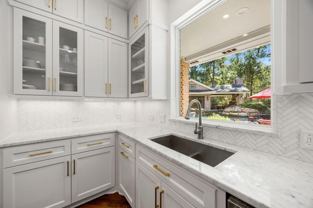 31 Lenox Hill Court, The Woodlands, TX 77382