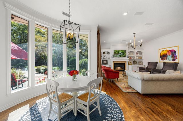 31 Lenox Hill Court, The Woodlands, TX 77382