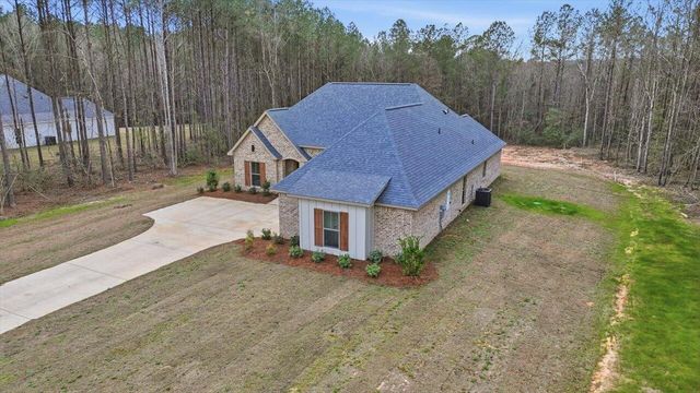 143 Ashwood Ln., Mendenhall, MS 39114