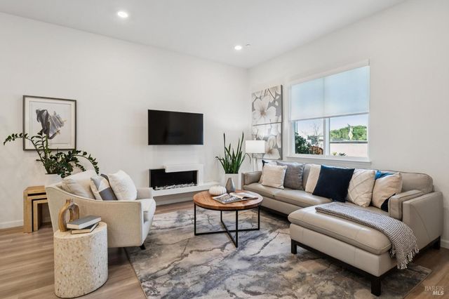 28 Lesina Way, Novato, CA 94945