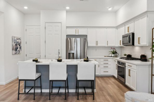 28 Lesina Way, Novato, CA 94945