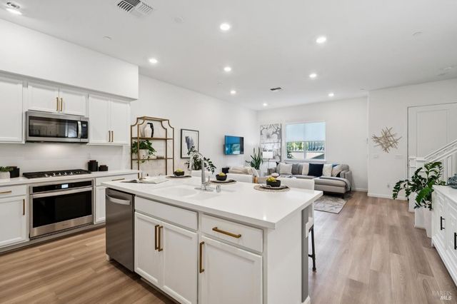 28 Lesina Way, Novato, CA 94945