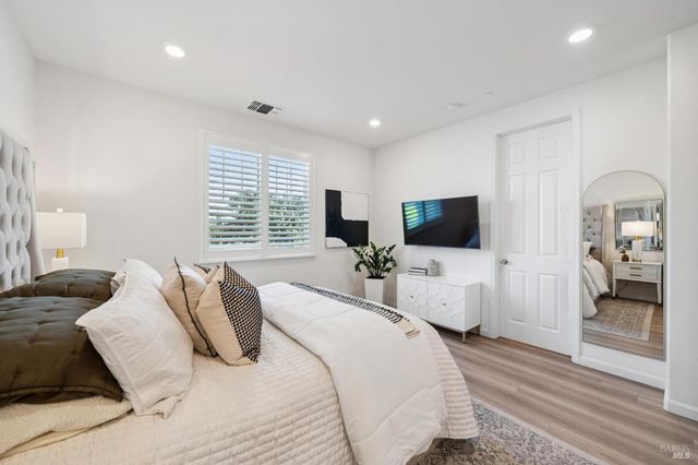 28 Lesina Way, Novato, CA 94945