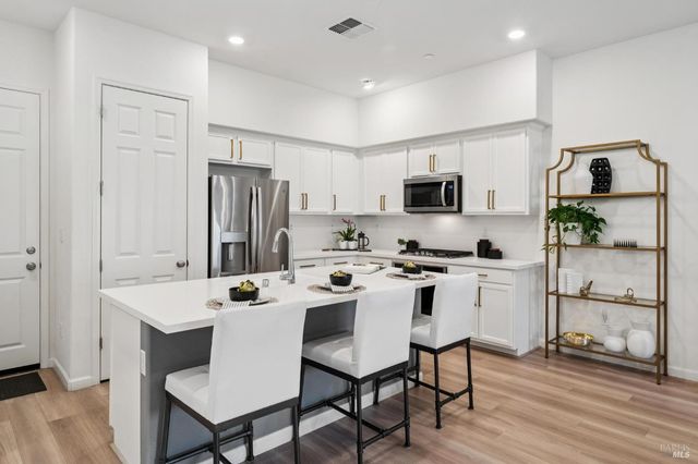 28 Lesina Way, Novato, CA 94945