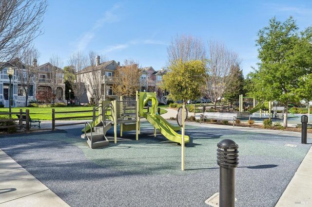 28 Lesina Way, Novato, CA 94945