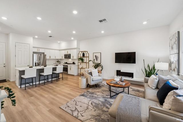 28 Lesina Way, Novato, CA 94945