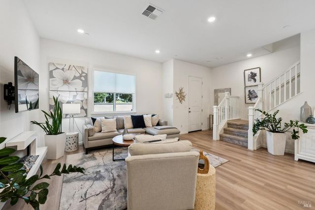 28 Lesina Way, Novato, CA 94945