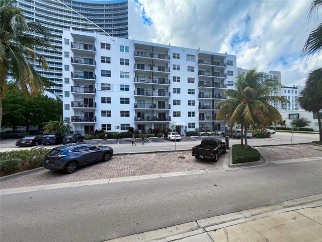 3000 Riomar Street 406, Fort Lauderdale, FL 33304