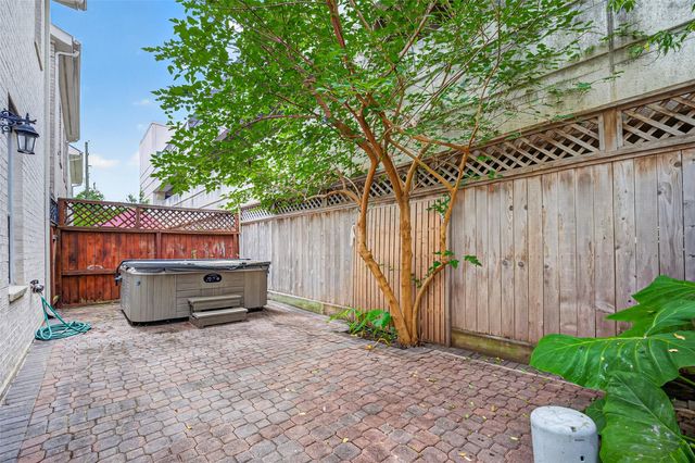 10134 Holly Chase Drive, Houston, TX 77042