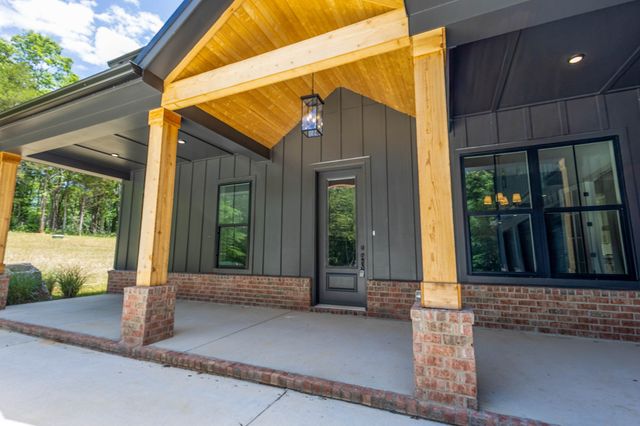 7771 Barnhill Rd, Primm Springs, TN 38476