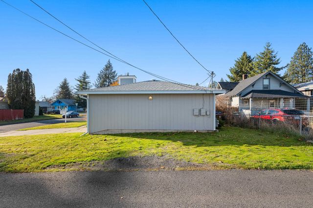 1020 W Lacrosse Ave, Spokane, WA 99208