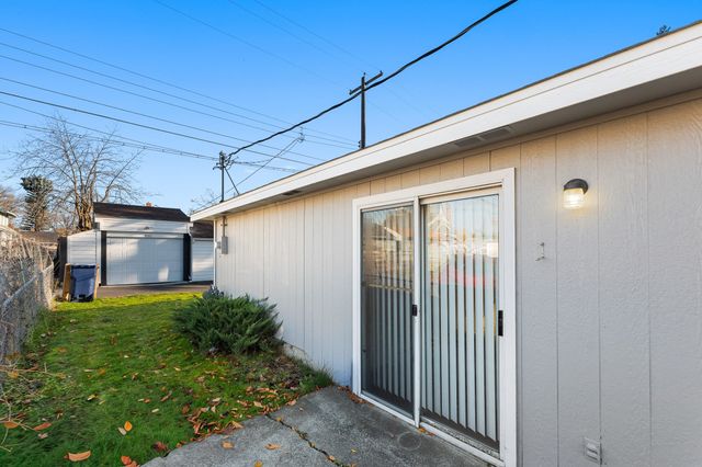 1020 W Lacrosse Ave, Spokane, WA 99208