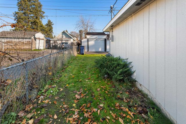 1020 W Lacrosse Ave, Spokane, WA 99208