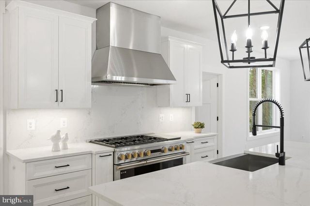 39762 RIVERS EDGE LN, Lovettsville, VA 20180