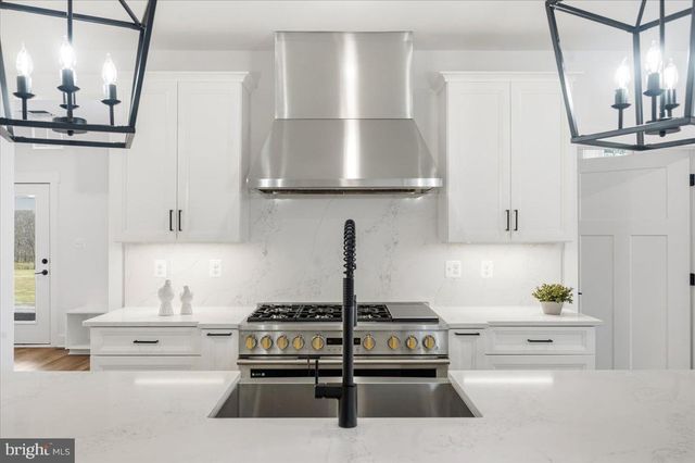 39762 RIVERS EDGE LN, Lovettsville, VA 20180