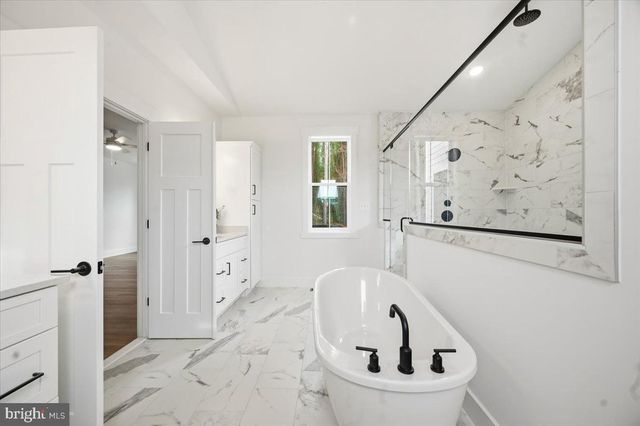 39762 RIVERS EDGE LN, Lovettsville, VA 20180