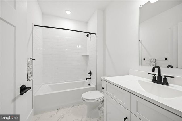 39762 RIVERS EDGE LN, Lovettsville, VA 20180