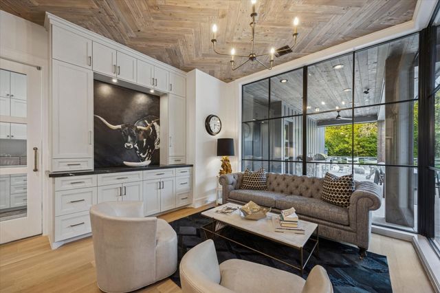 1525 Travis Street, Columbus, TX 78934