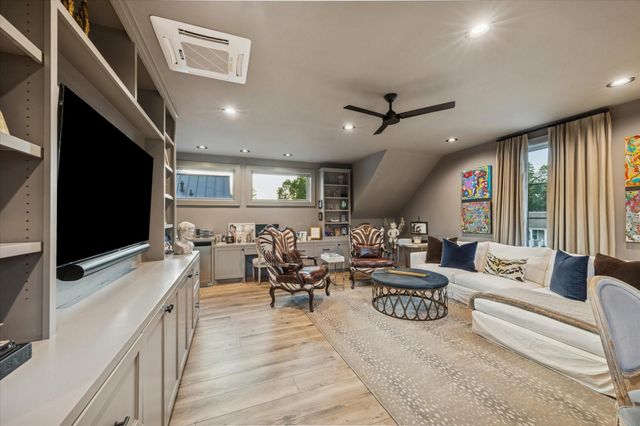 1525 Travis Street, Columbus, TX 78934