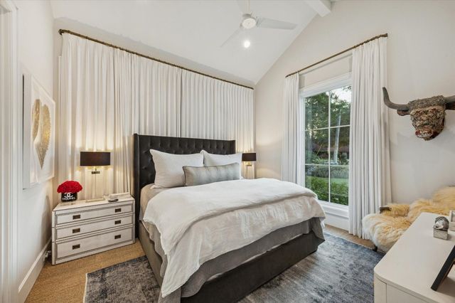 1525 Travis Street, Columbus, TX 78934