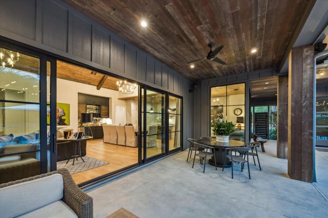 1525 Travis Street, Columbus, TX 78934