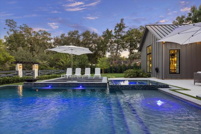 1525 Travis Street, Columbus, TX 78934