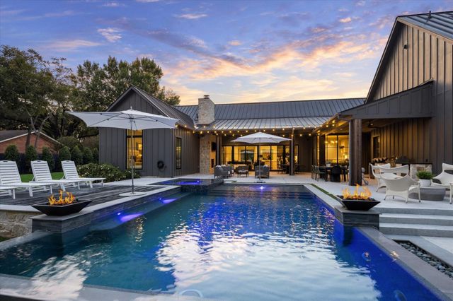 1525 Travis Street, Columbus, TX 78934