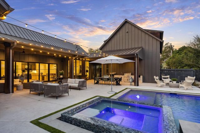 1525 Travis Street, Columbus, TX 78934