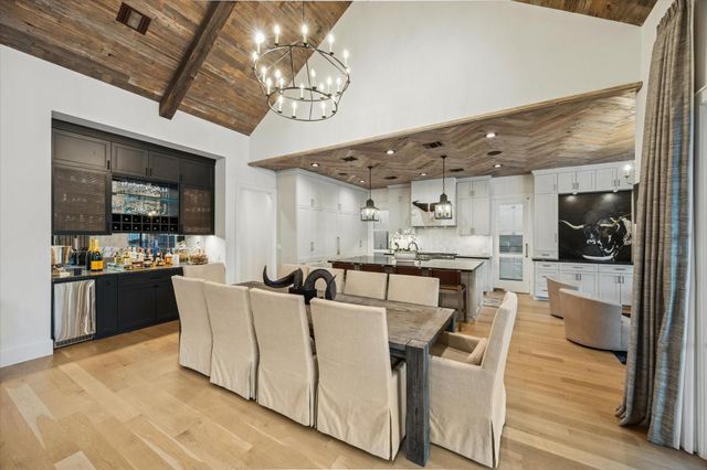 1525 Travis Street, Columbus, TX 78934